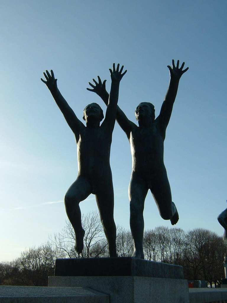 "Oslo - vigeland Park, running children" by Quistnix! is licensed under CC BY-SA 2.0.